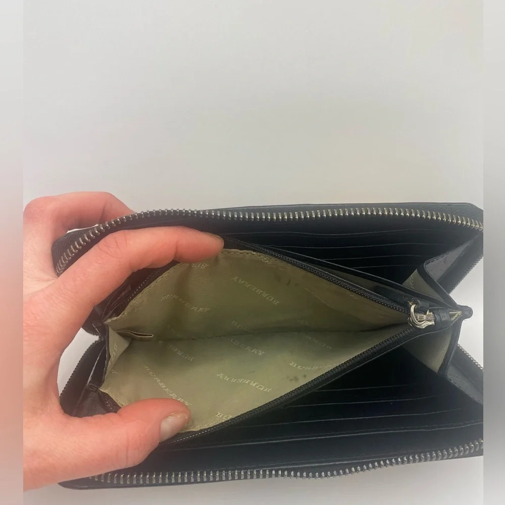 Burberry zippy large nova wallet in leather - Picture 7 of 9